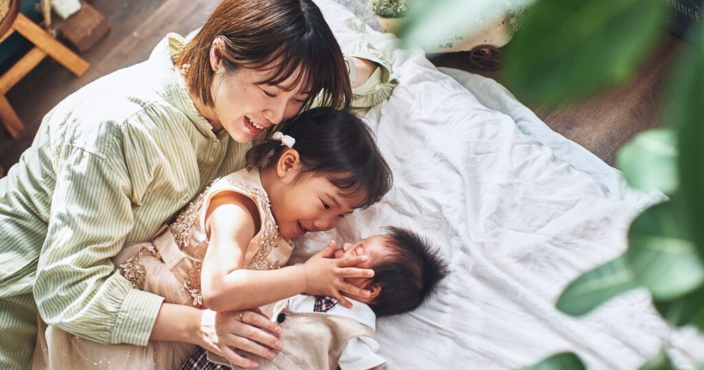 兄弟姉妹と一緒に撮る家族写真|自然な表情を引き出すコツ - ライフサイズプラン スタッフブログ